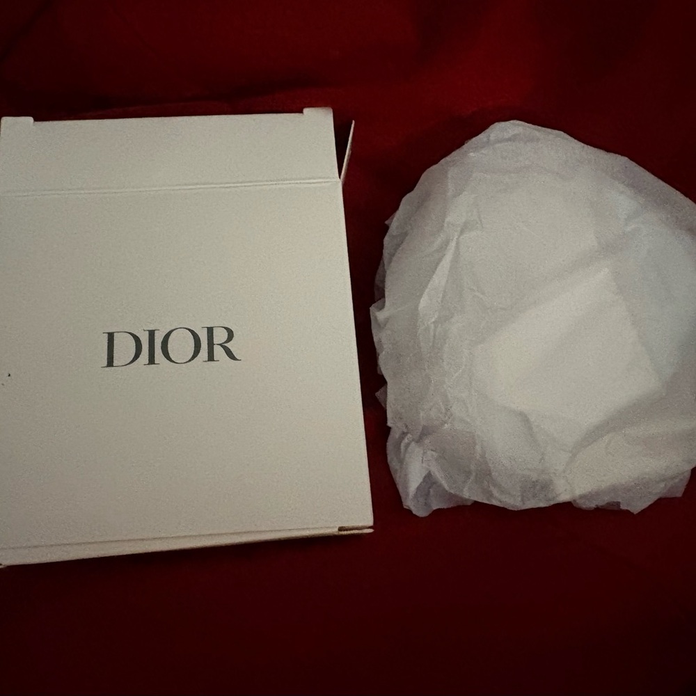 Dior VIP Shimmering Silver Compact mirror. - Picture 5 of 5